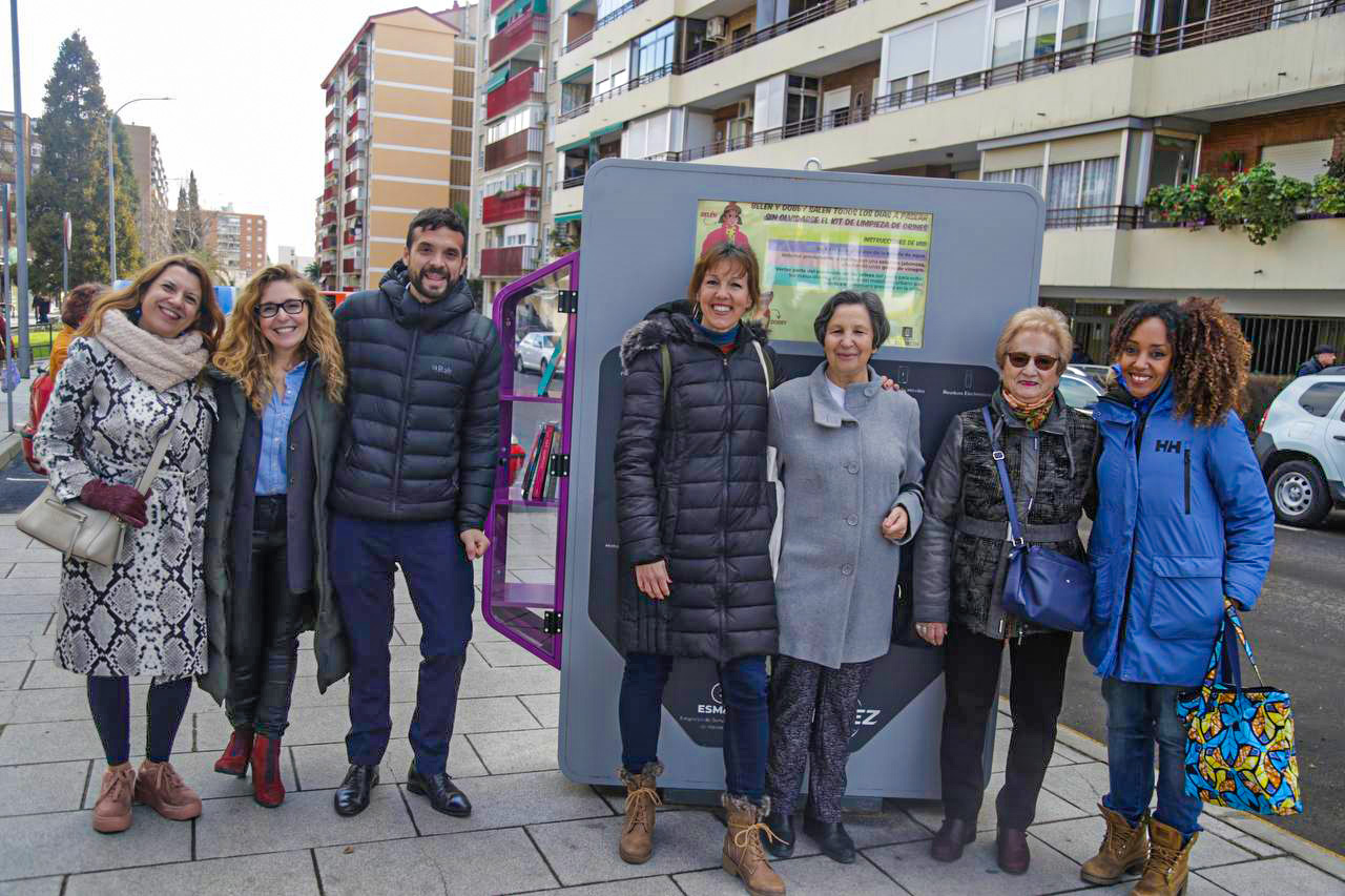 Biblioteca Urbana en mini puntos limpios